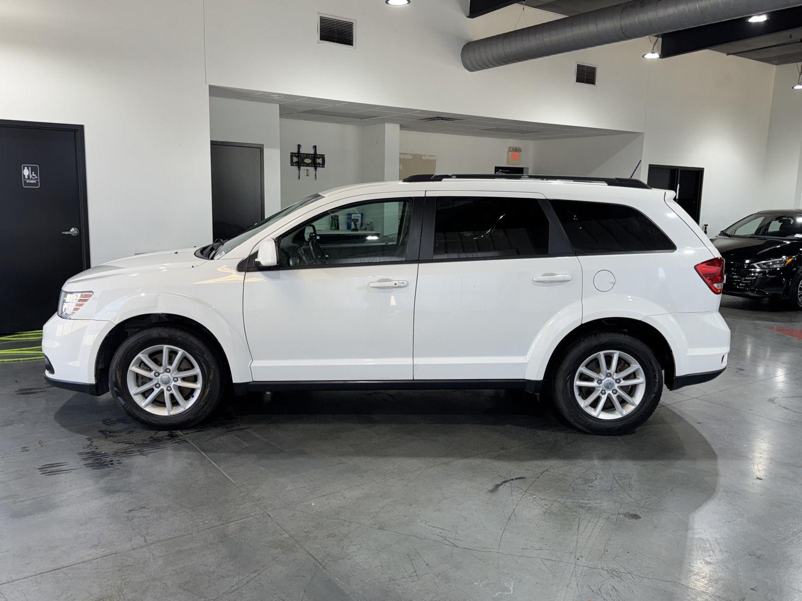 Vehicle photo 2