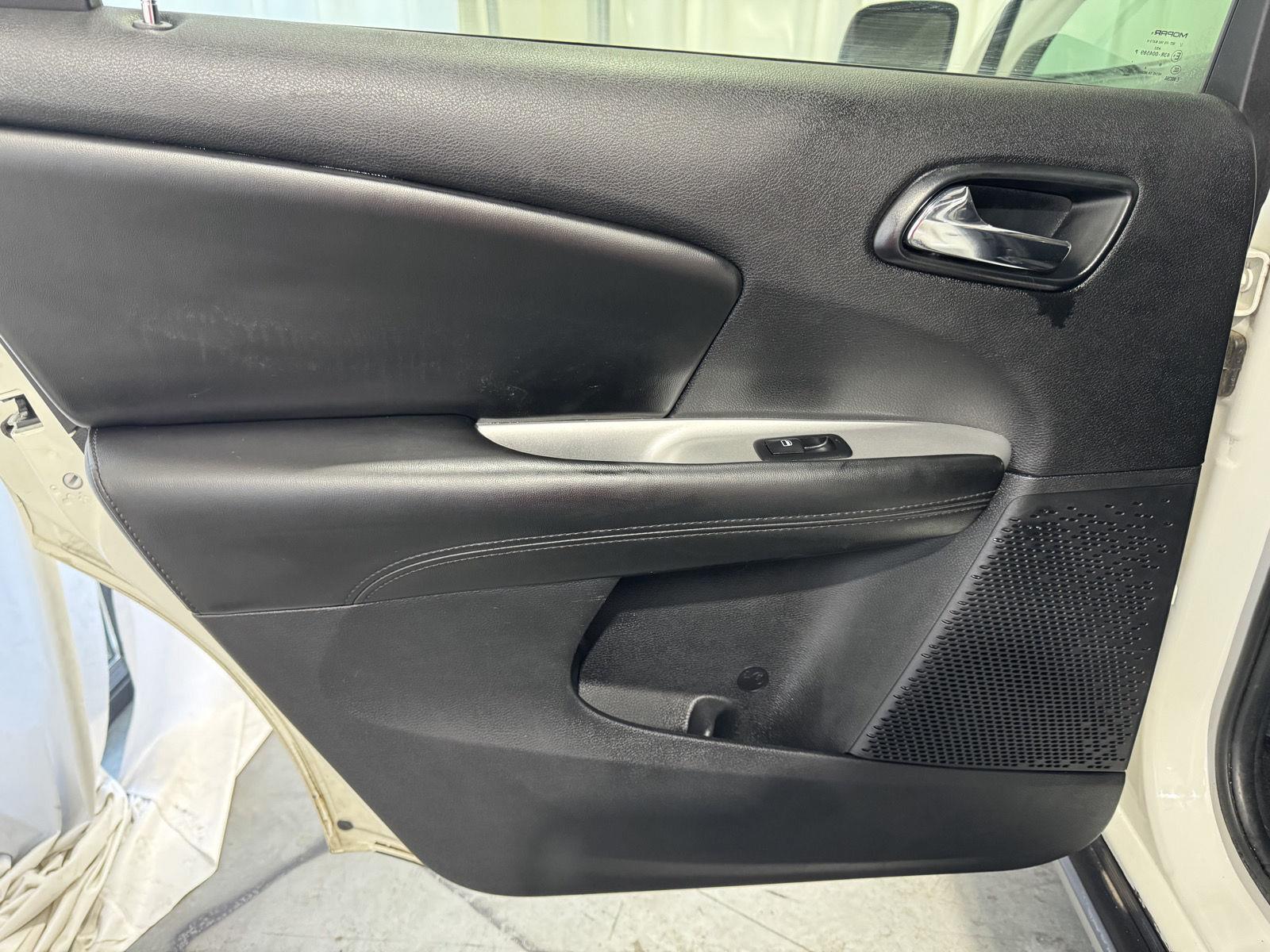 Vehicle photo 27