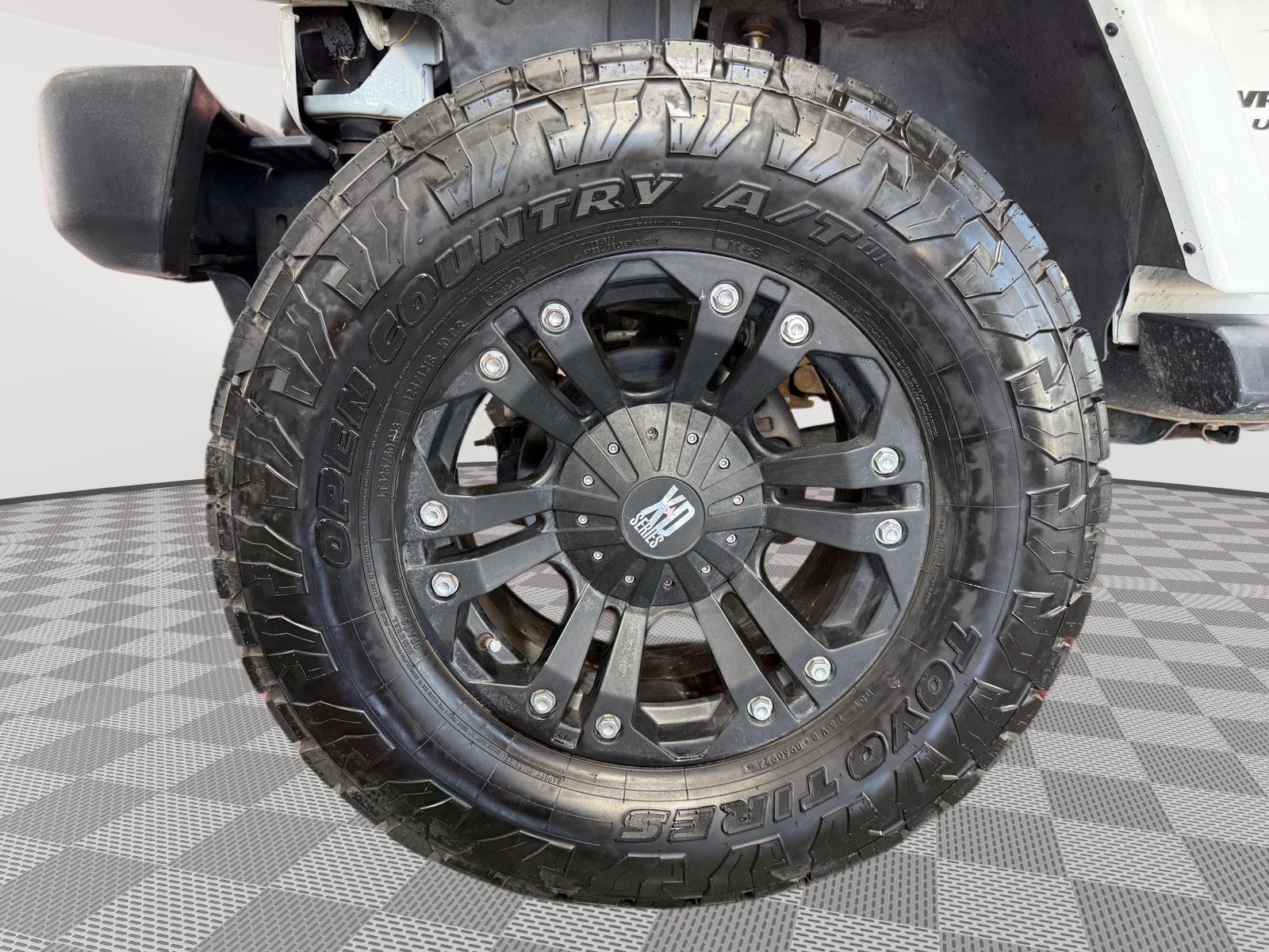 Vehicle photo 9