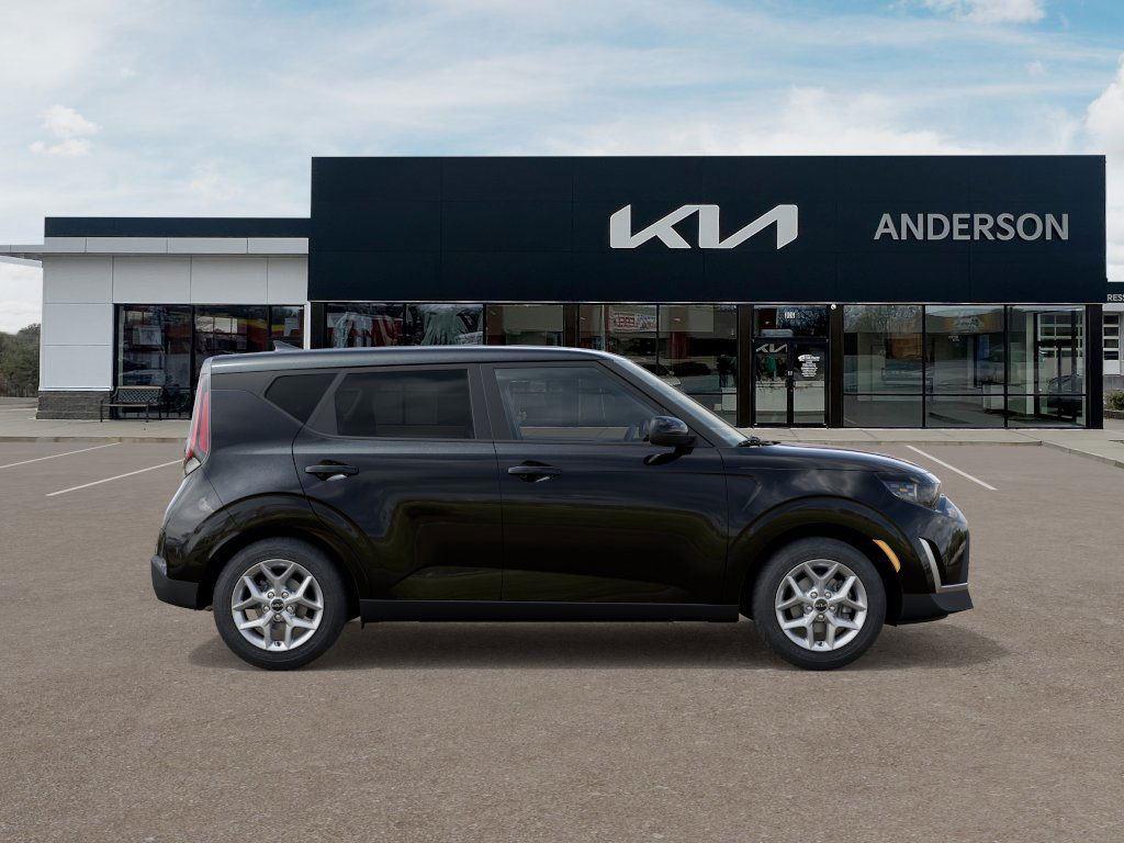 2025 Kia Soul LX photo 3