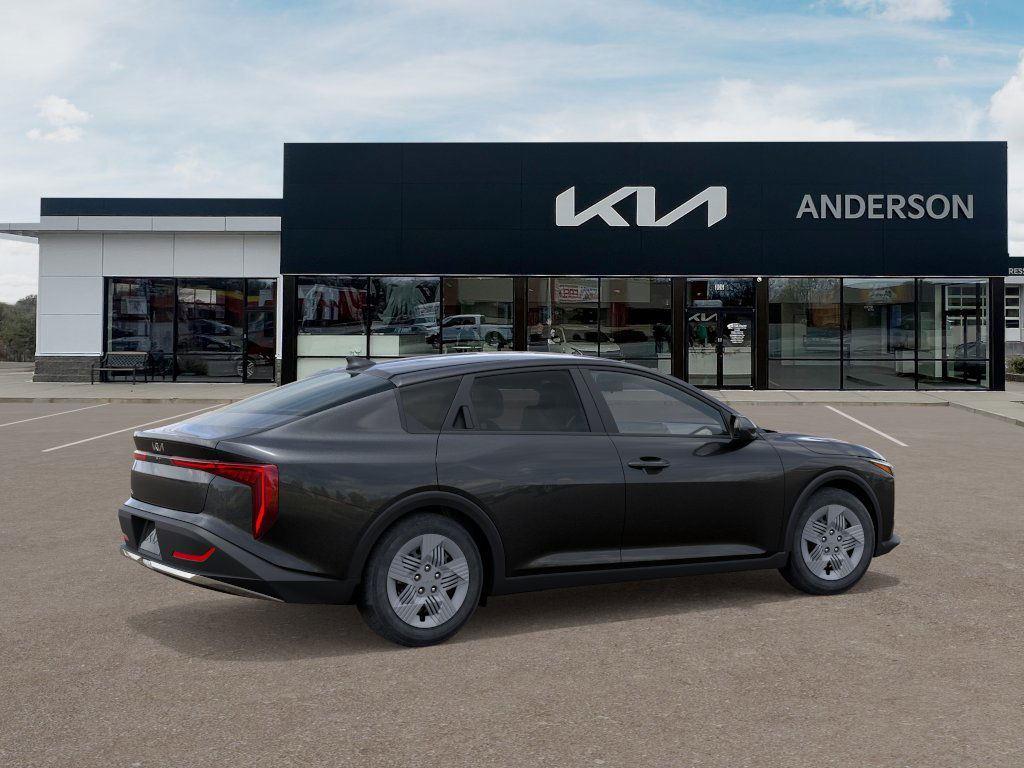 2025 Kia K4 LX photo 3