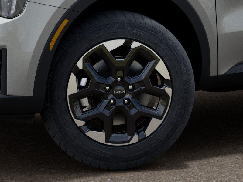 Vehicle photo 9