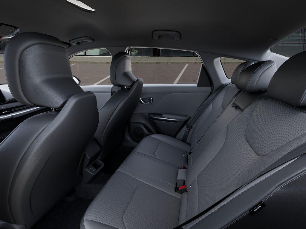 Vehicle photo 18