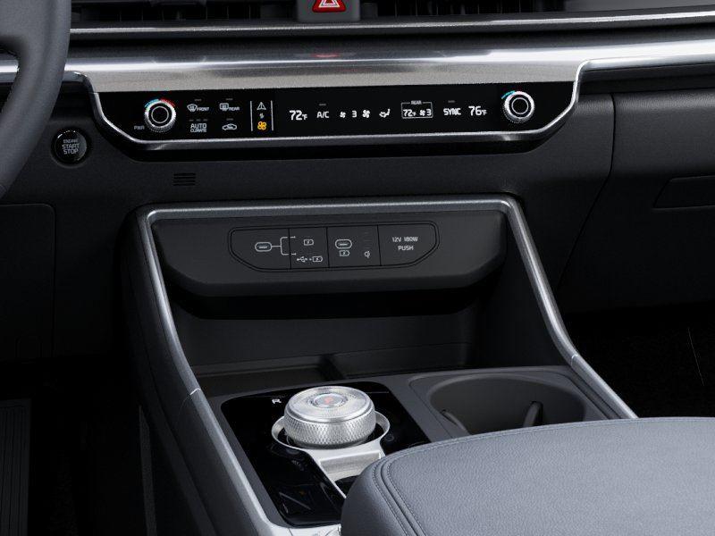Vehicle photo 23
