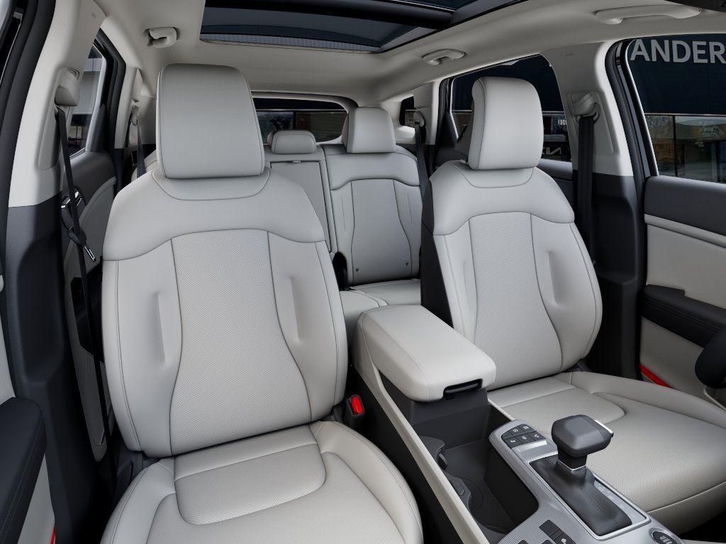 Vehicle photo 15