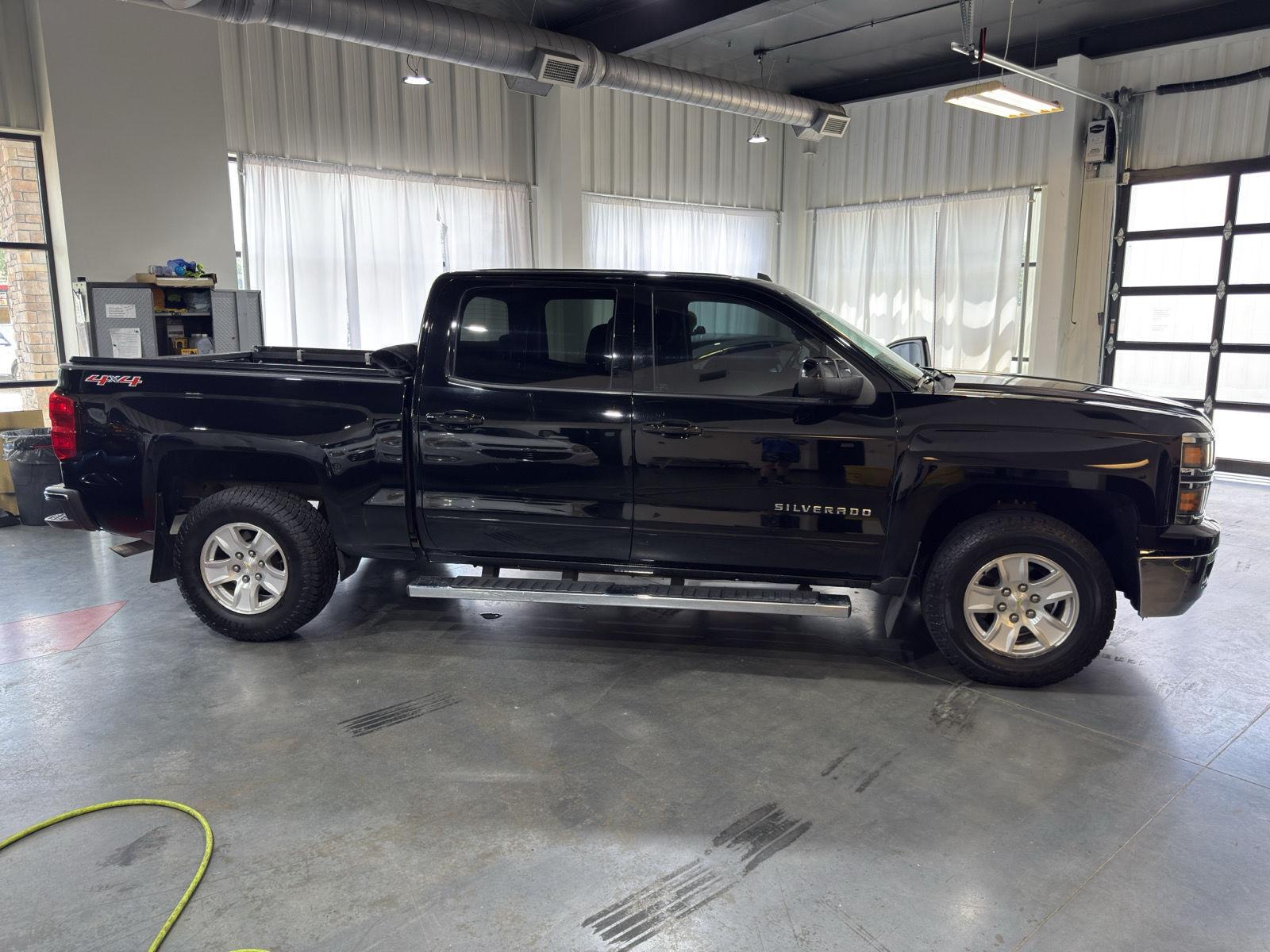 Vehicle photo 6