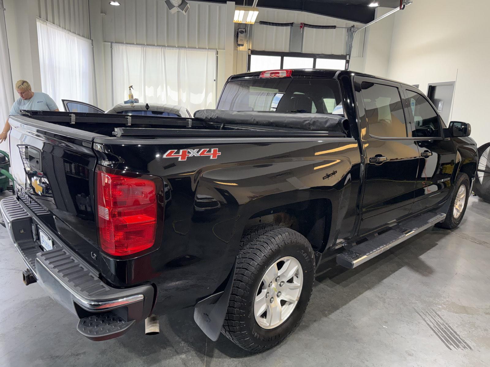 Vehicle photo 7