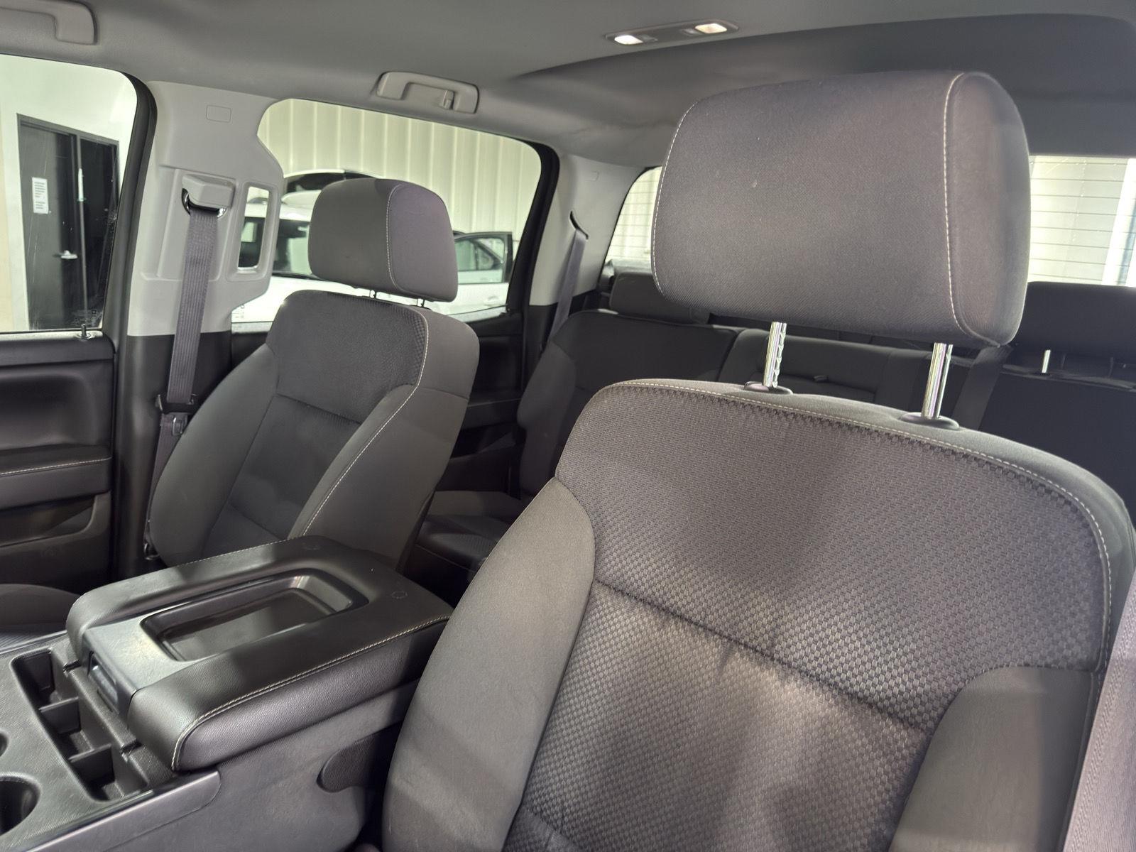 Vehicle photo 19