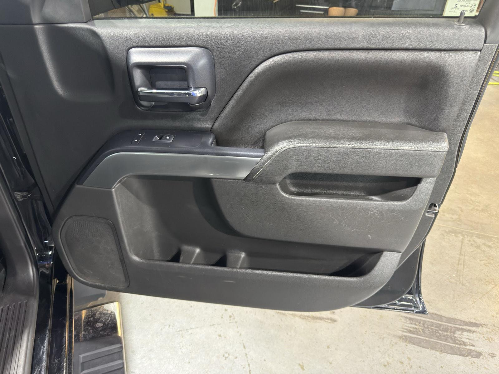 Vehicle photo 26