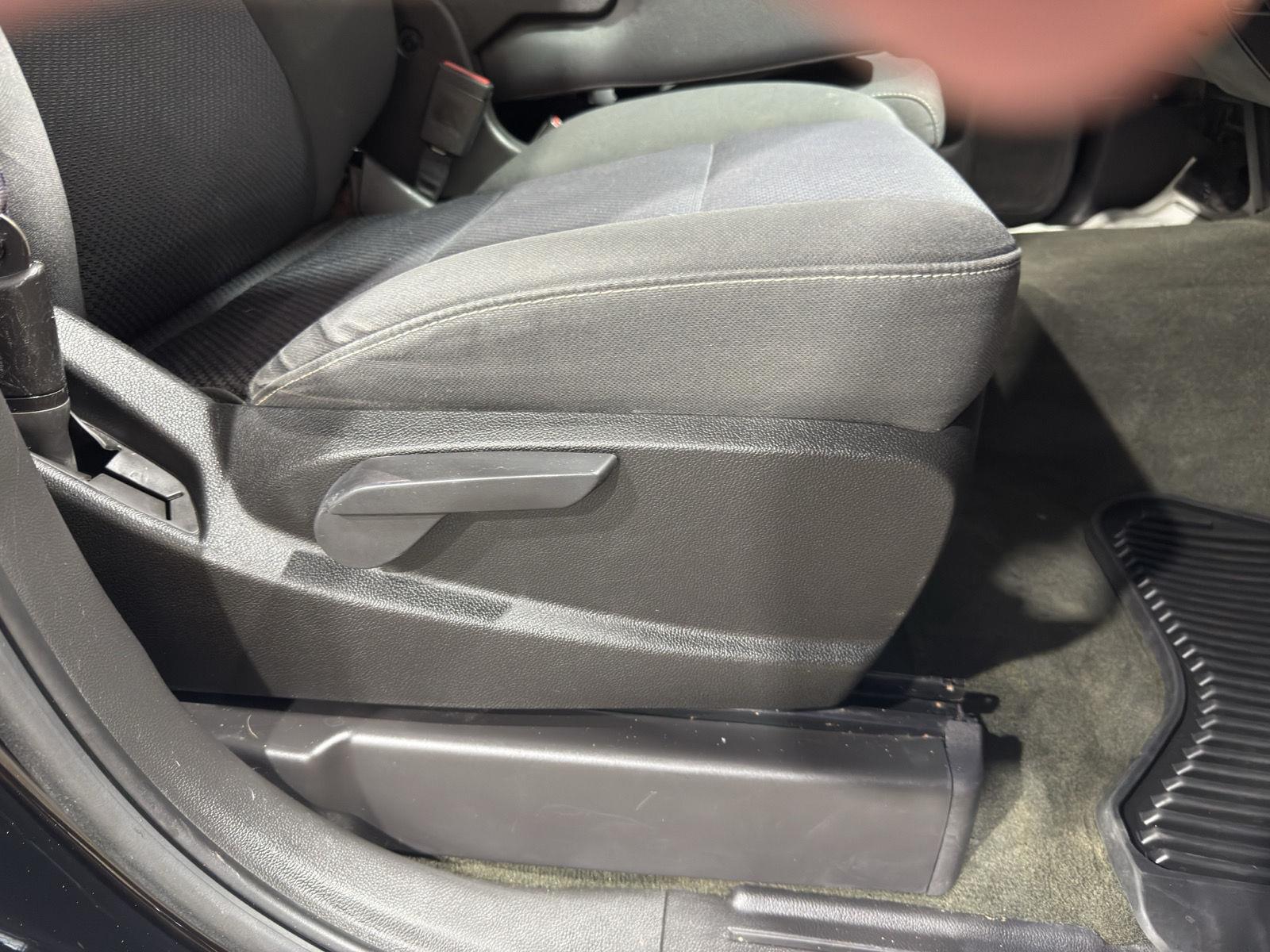 Vehicle photo 28