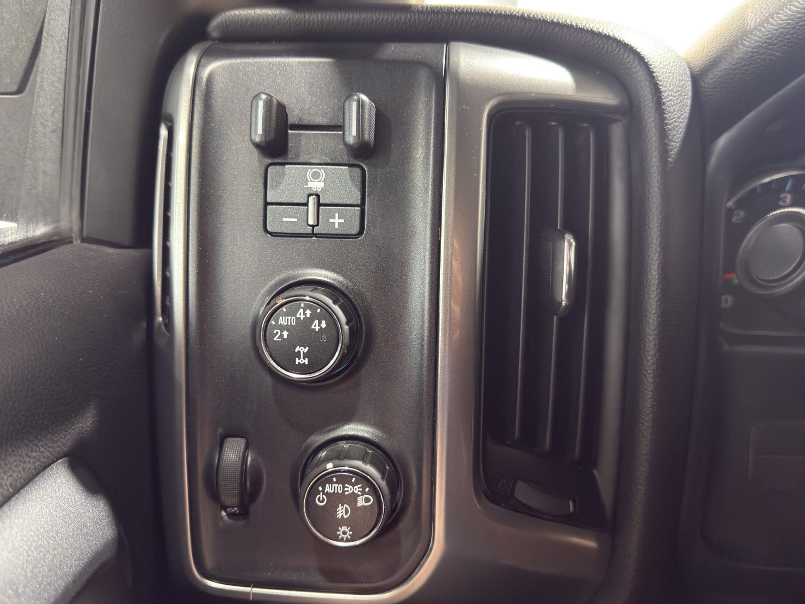 Vehicle photo 15