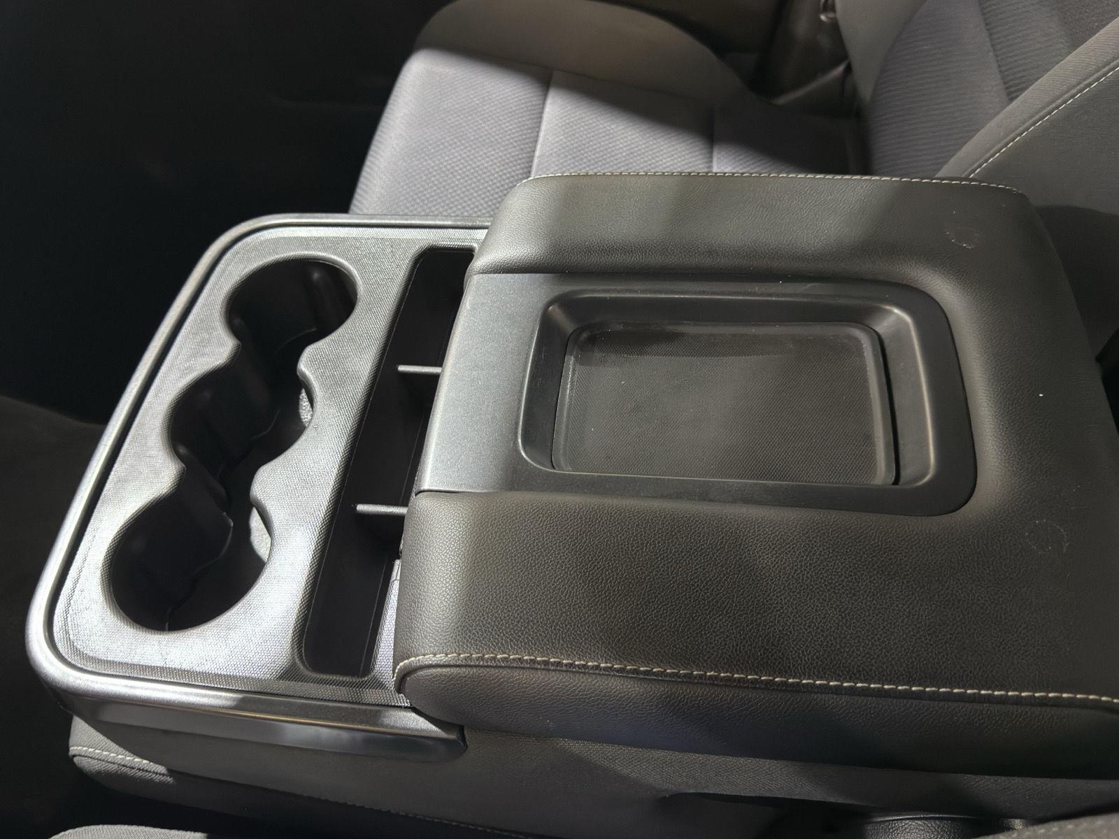 Vehicle photo 32