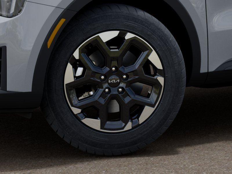 Vehicle photo 9
