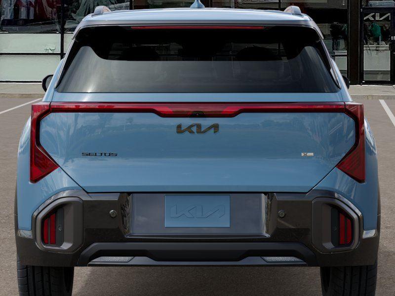 Vehicle photo 13