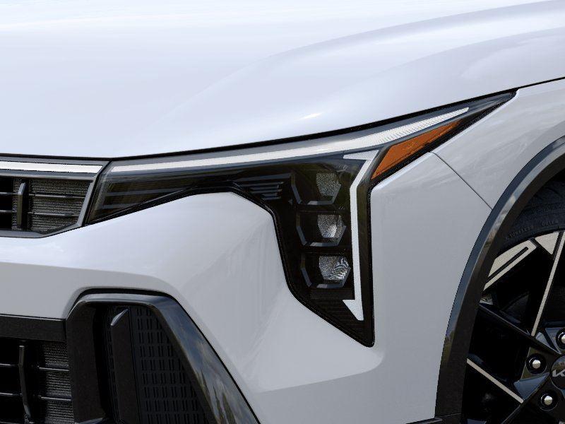 Vehicle photo 10