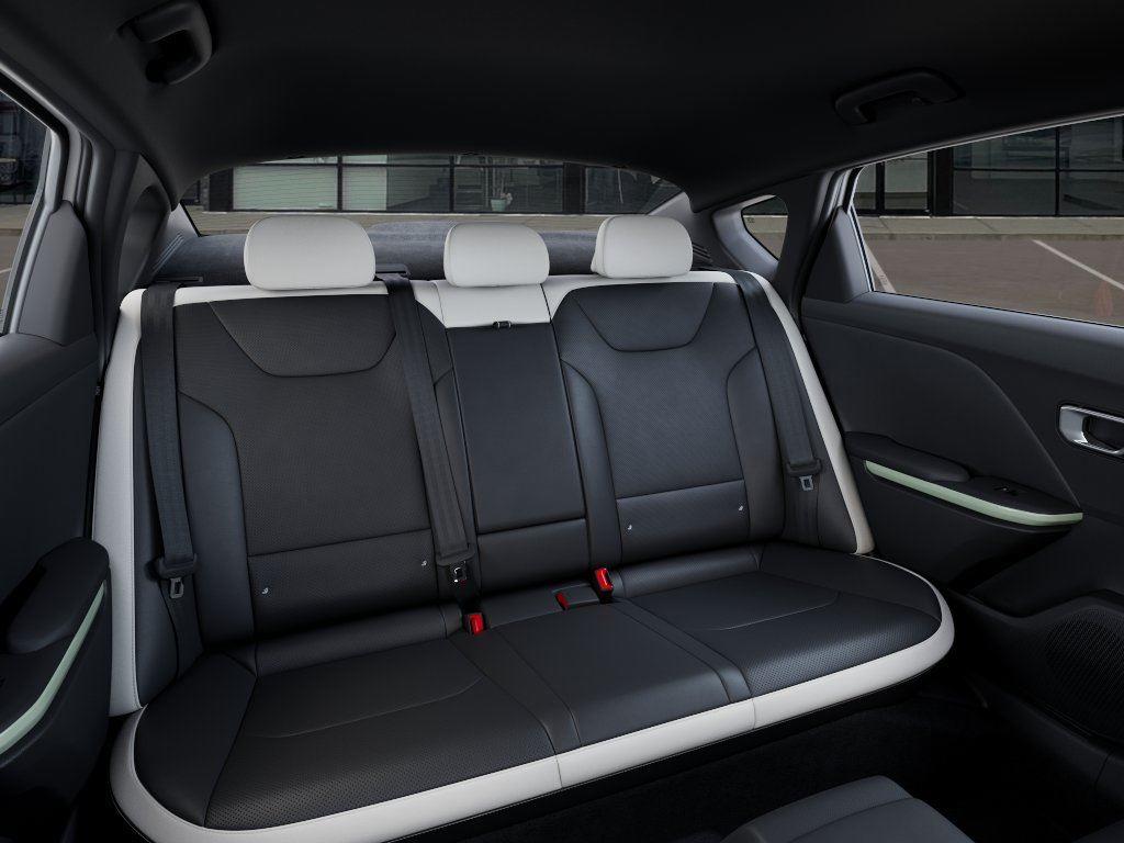 Vehicle photo 16