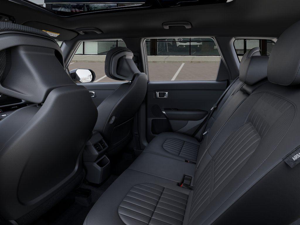 Vehicle photo 18