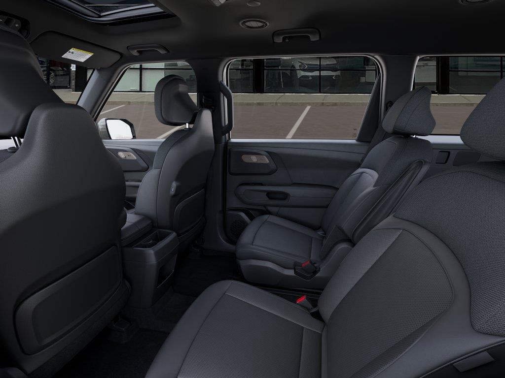 Vehicle photo 18