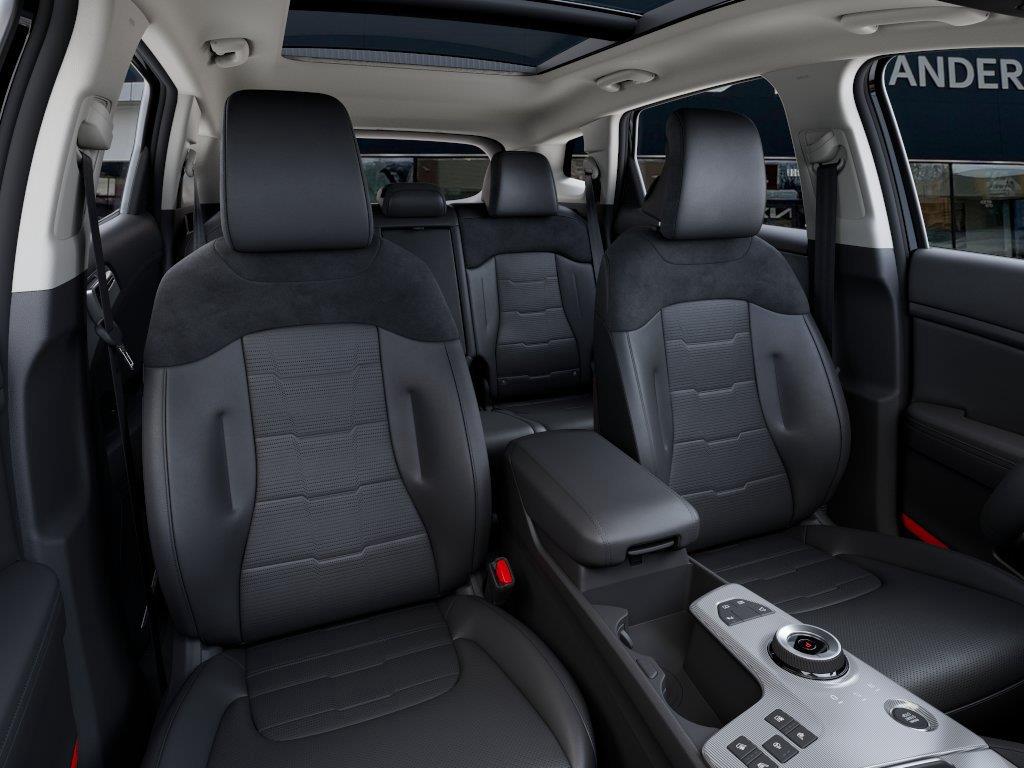 Vehicle photo 15