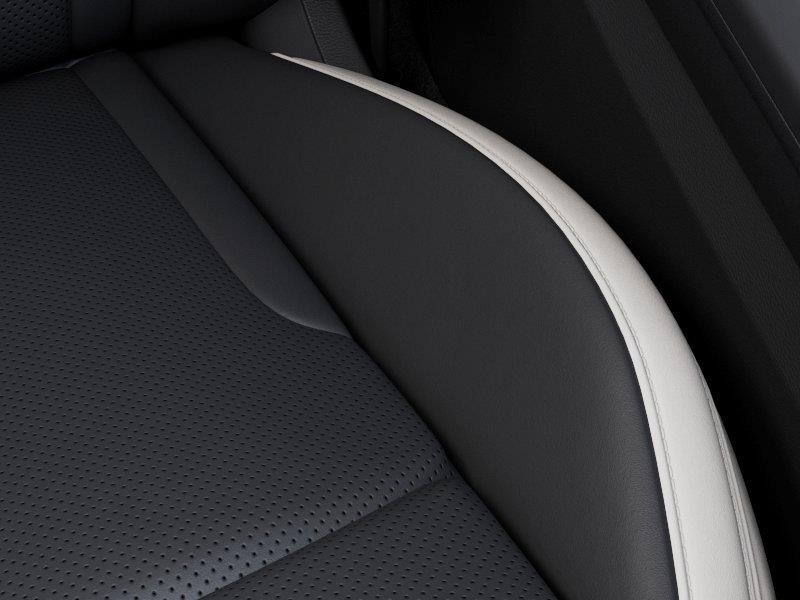 Vehicle photo 24