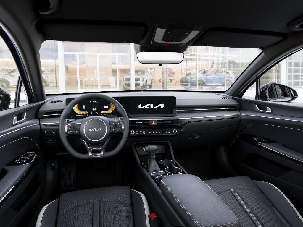 Vehicle photo 14
