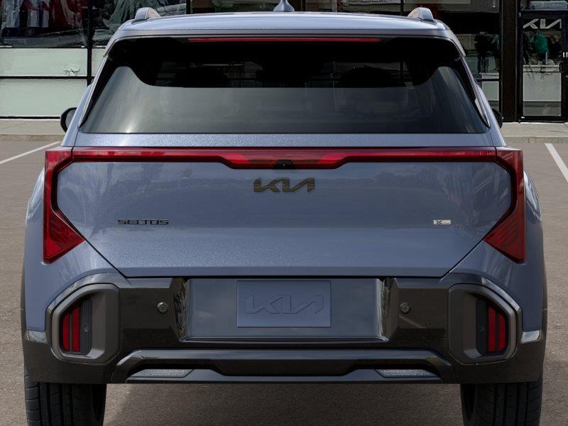 Vehicle photo 13