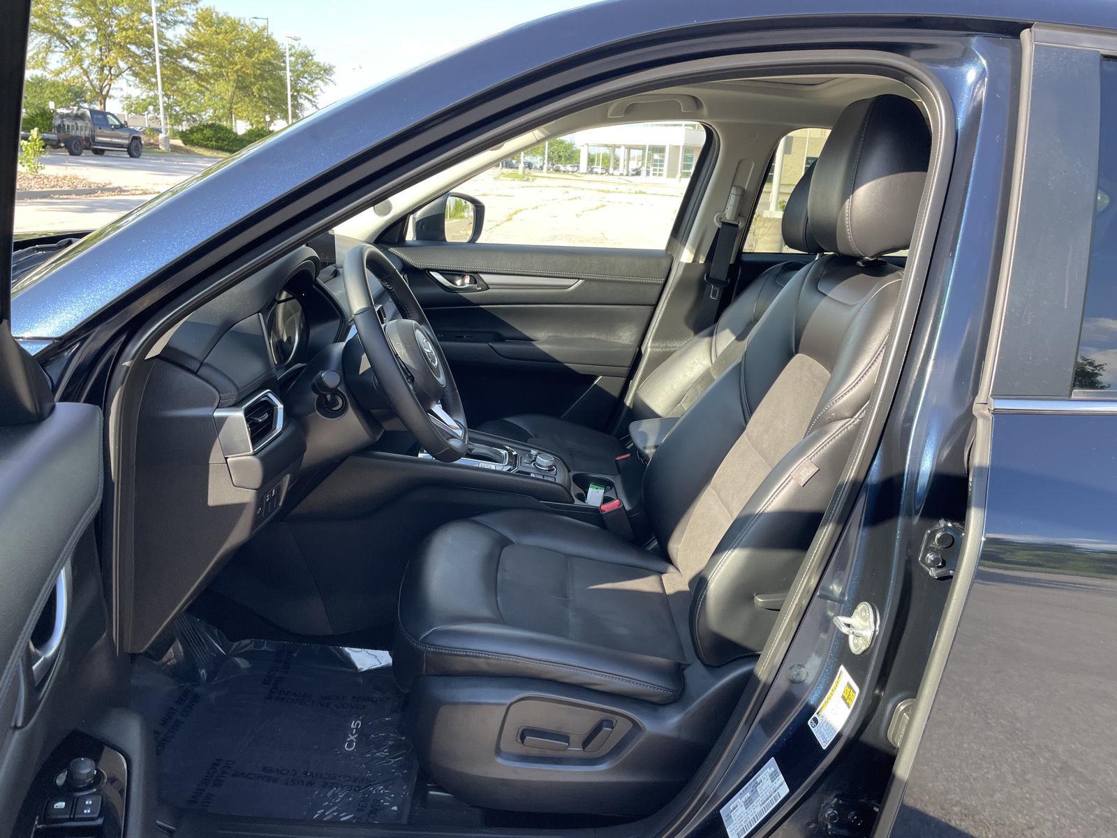 Vehicle photo 17