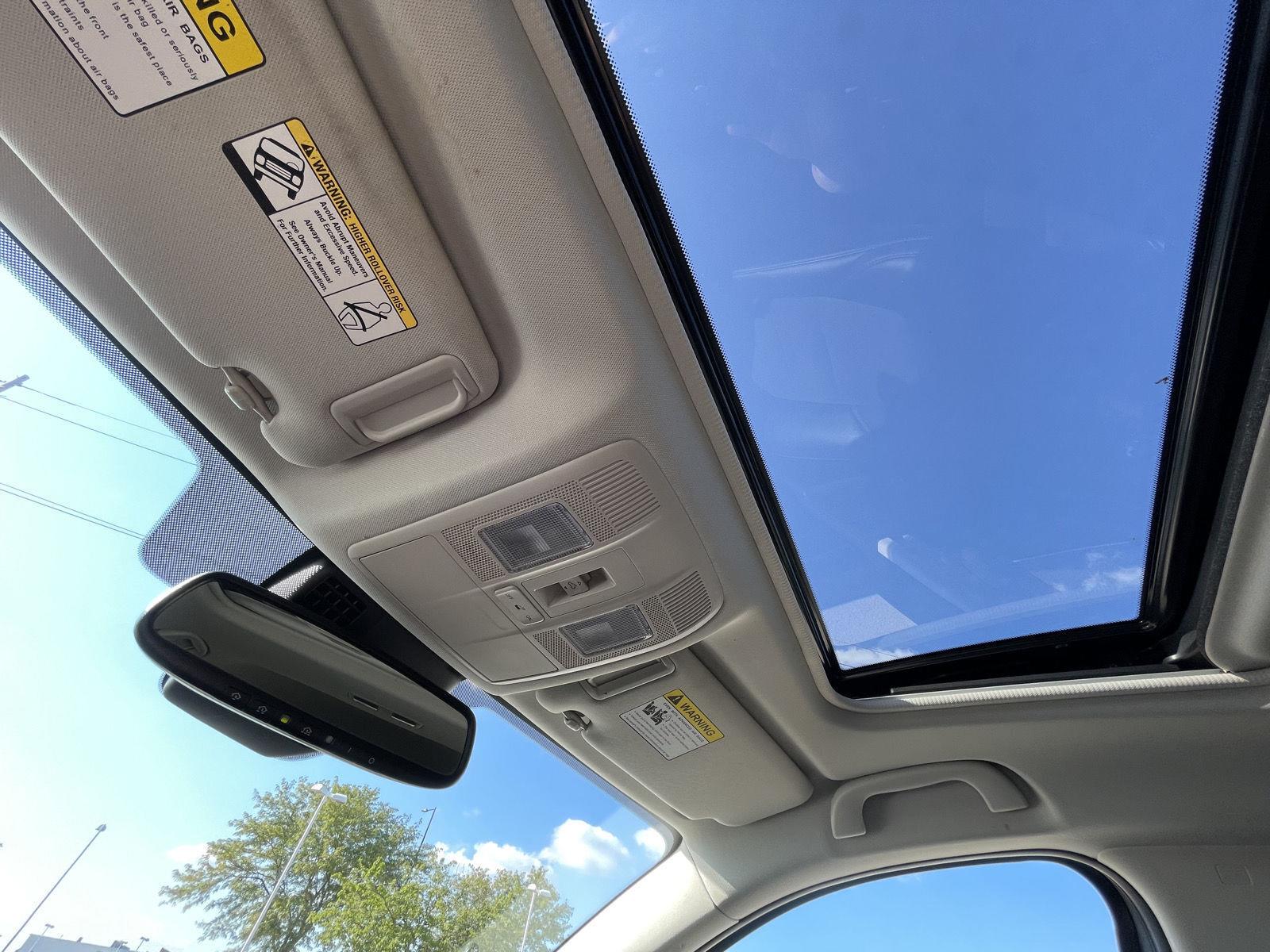 Vehicle photo 21