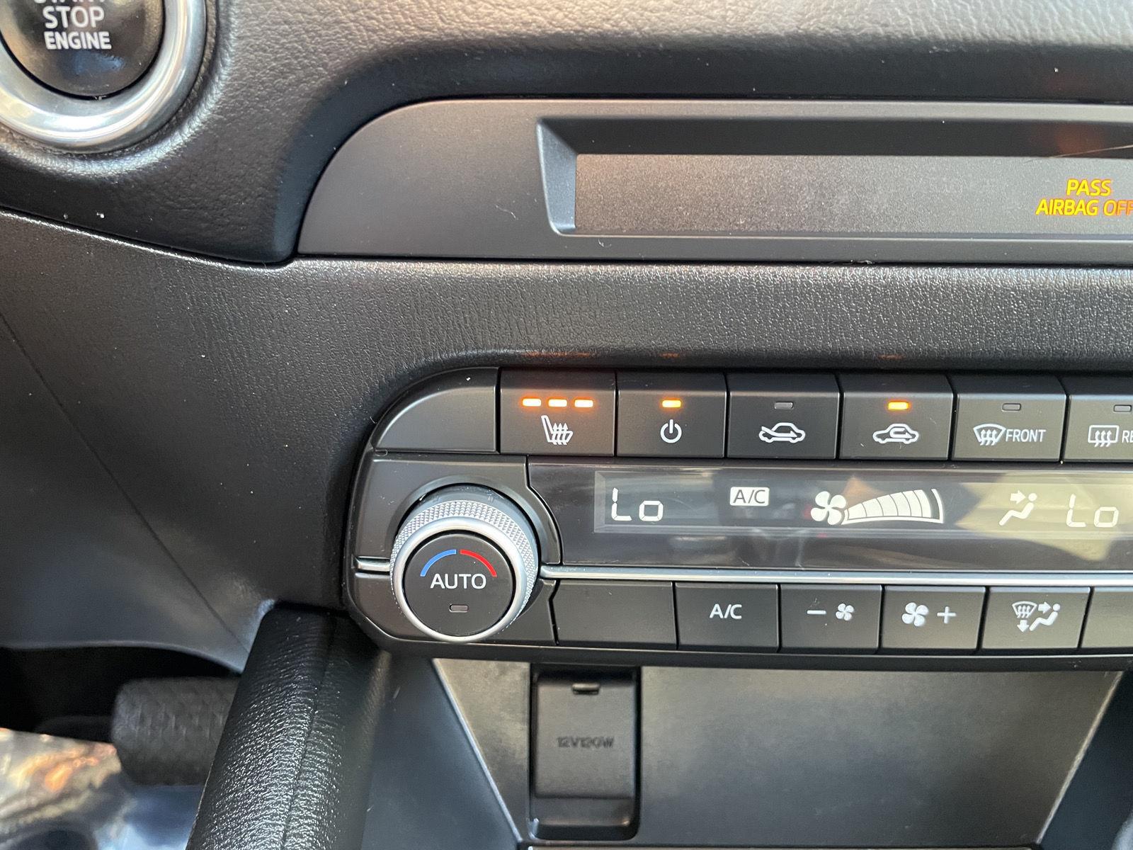 Vehicle photo 26