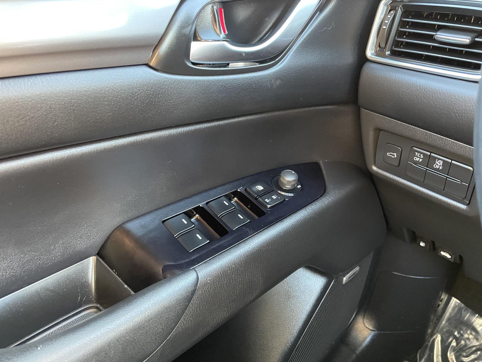 Vehicle photo 27