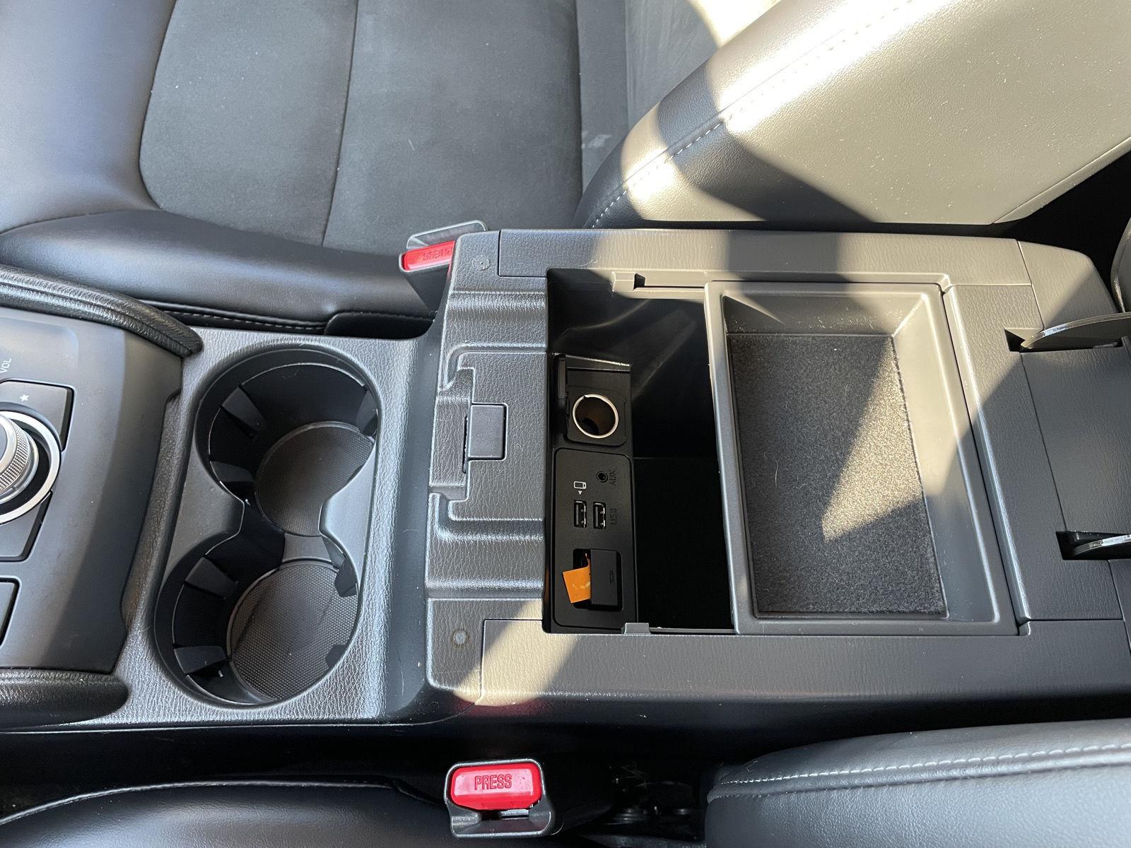 Vehicle photo 29