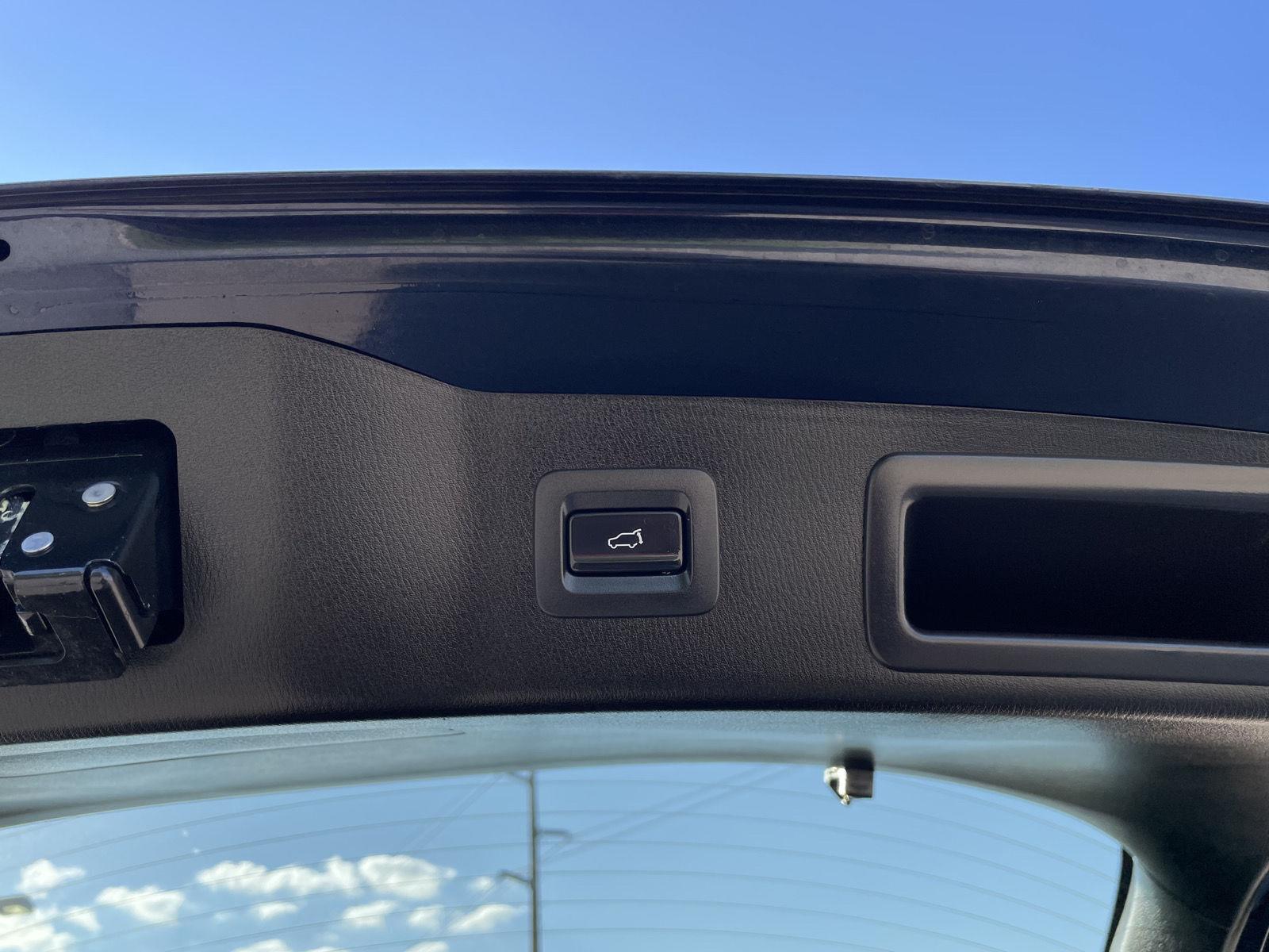 Vehicle photo 34