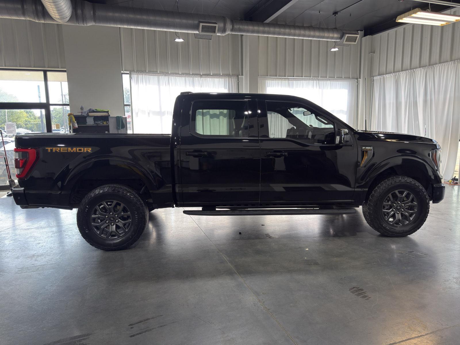 Vehicle photo 6