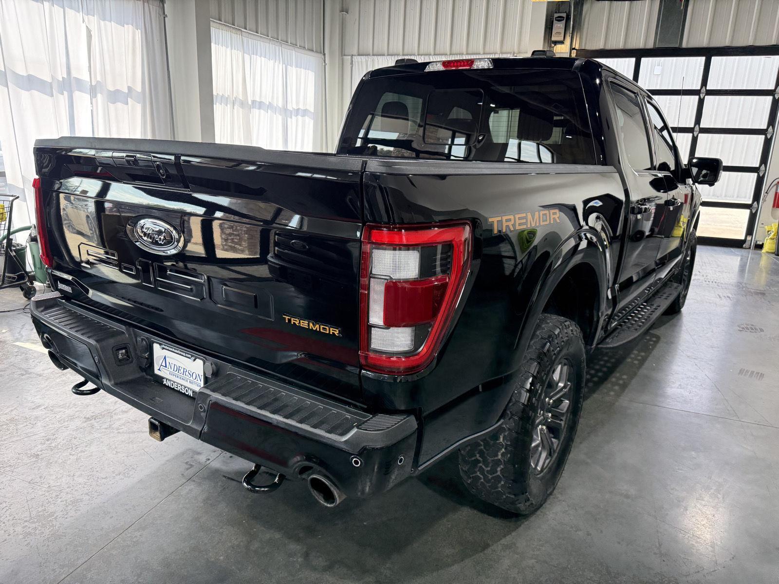 Vehicle photo 7
