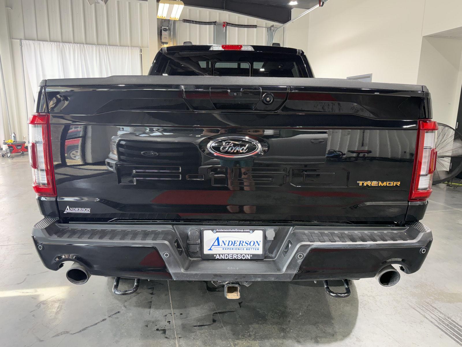 Vehicle photo 8