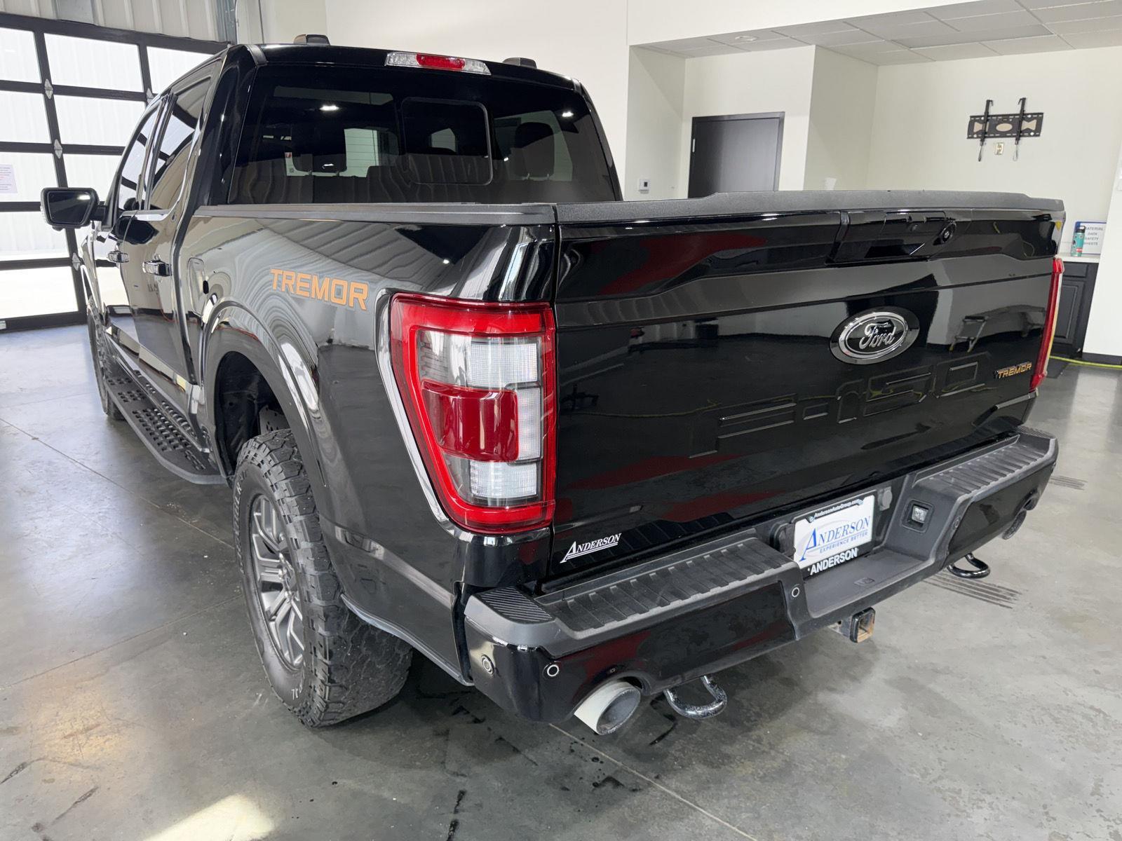 Vehicle photo 9