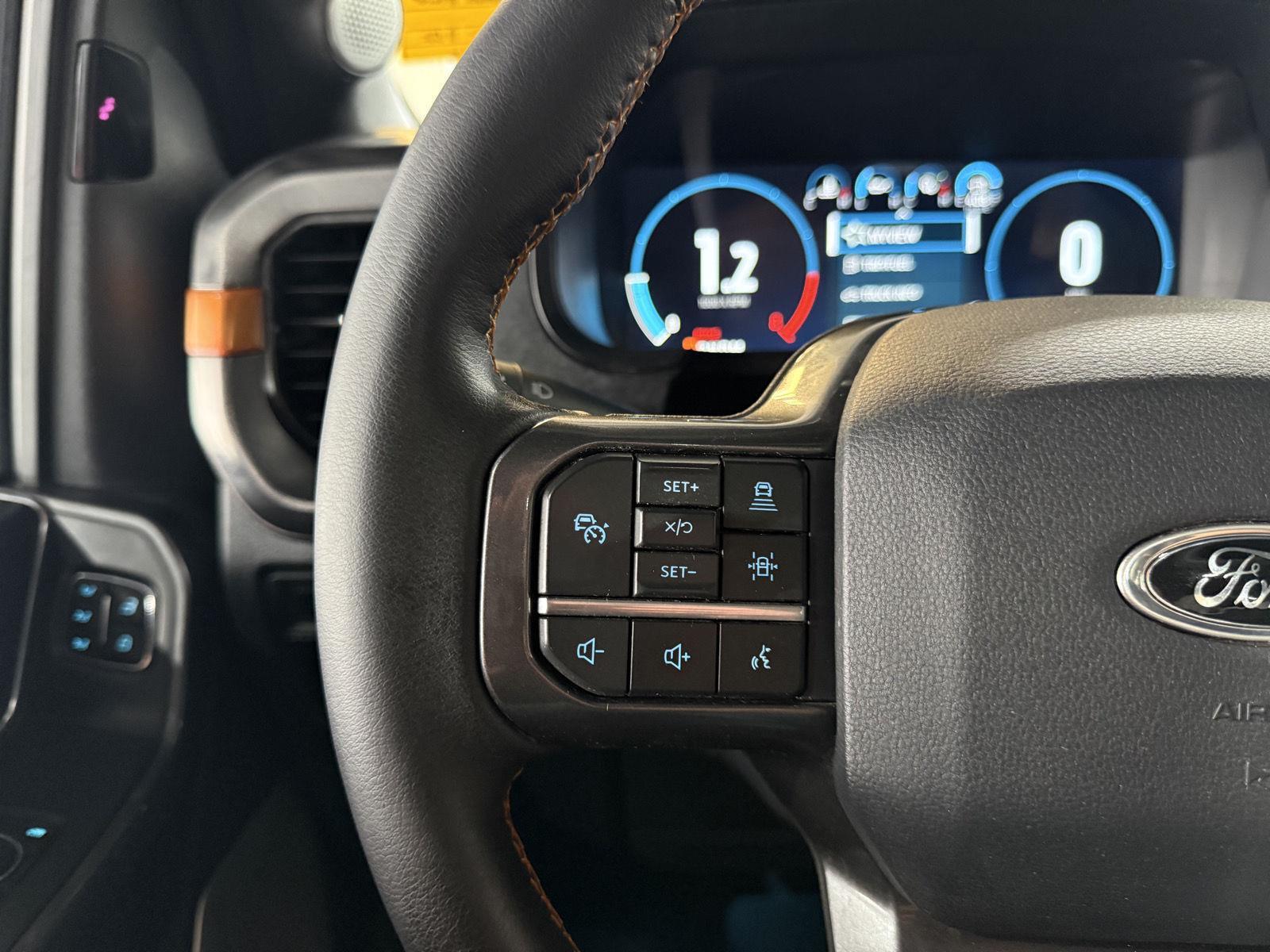 Vehicle photo 13