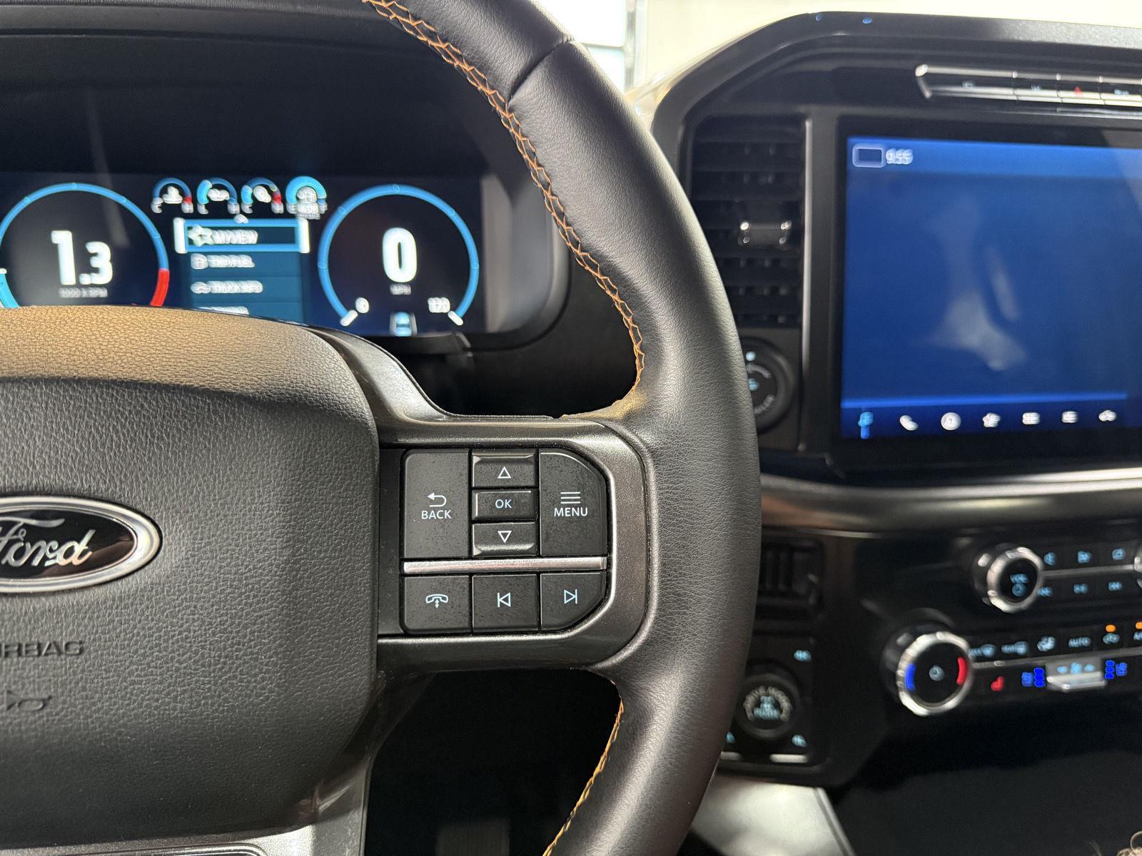 Vehicle photo 14