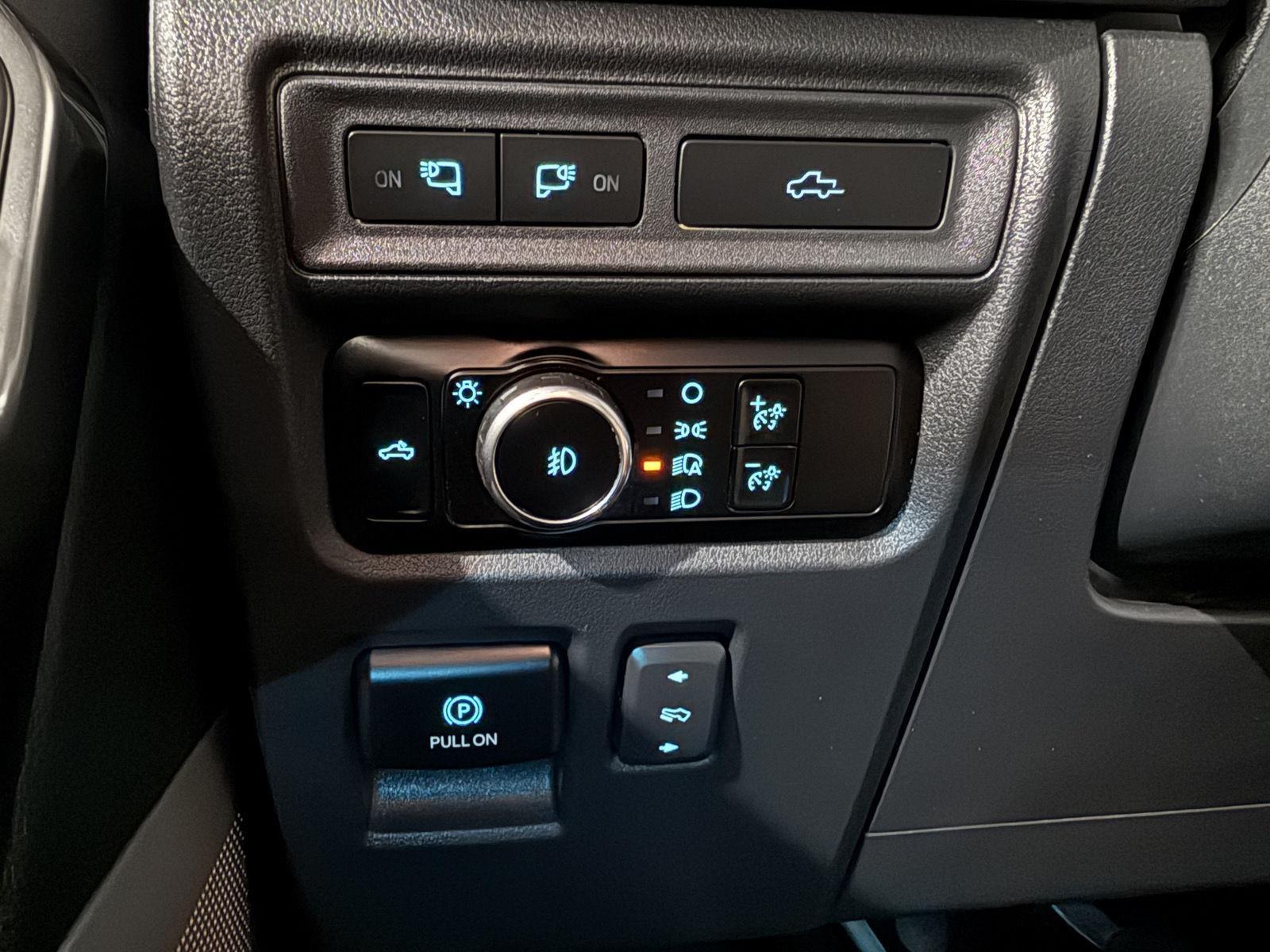 Vehicle photo 15