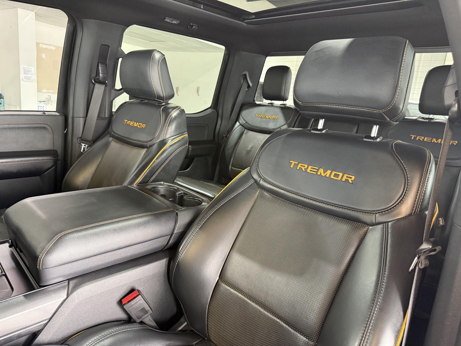 Vehicle photo 19