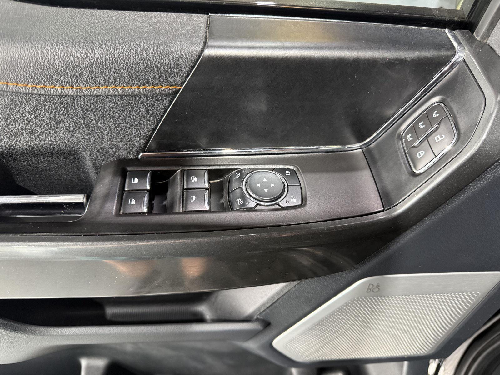 Vehicle photo 22