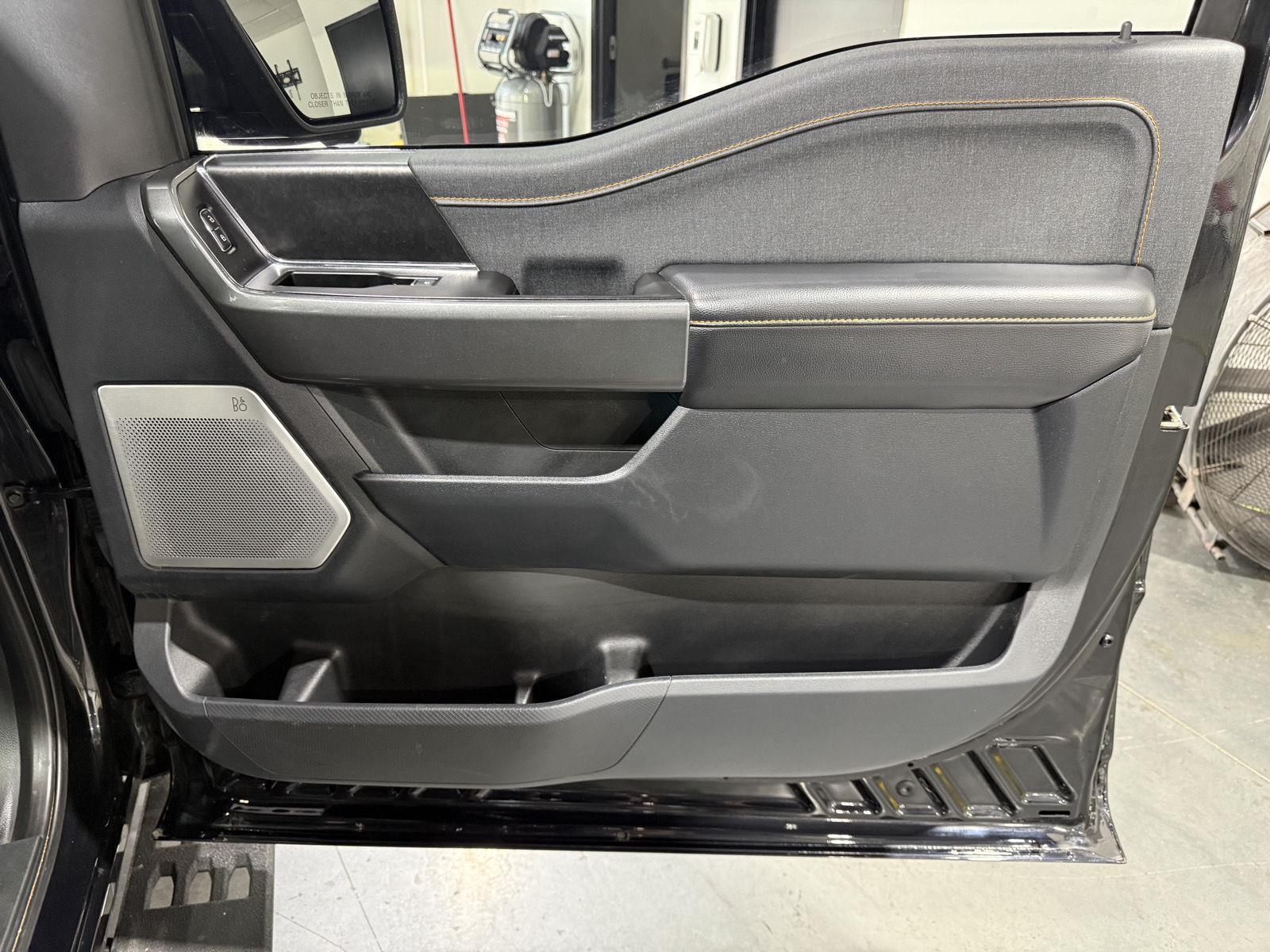 Vehicle photo 26