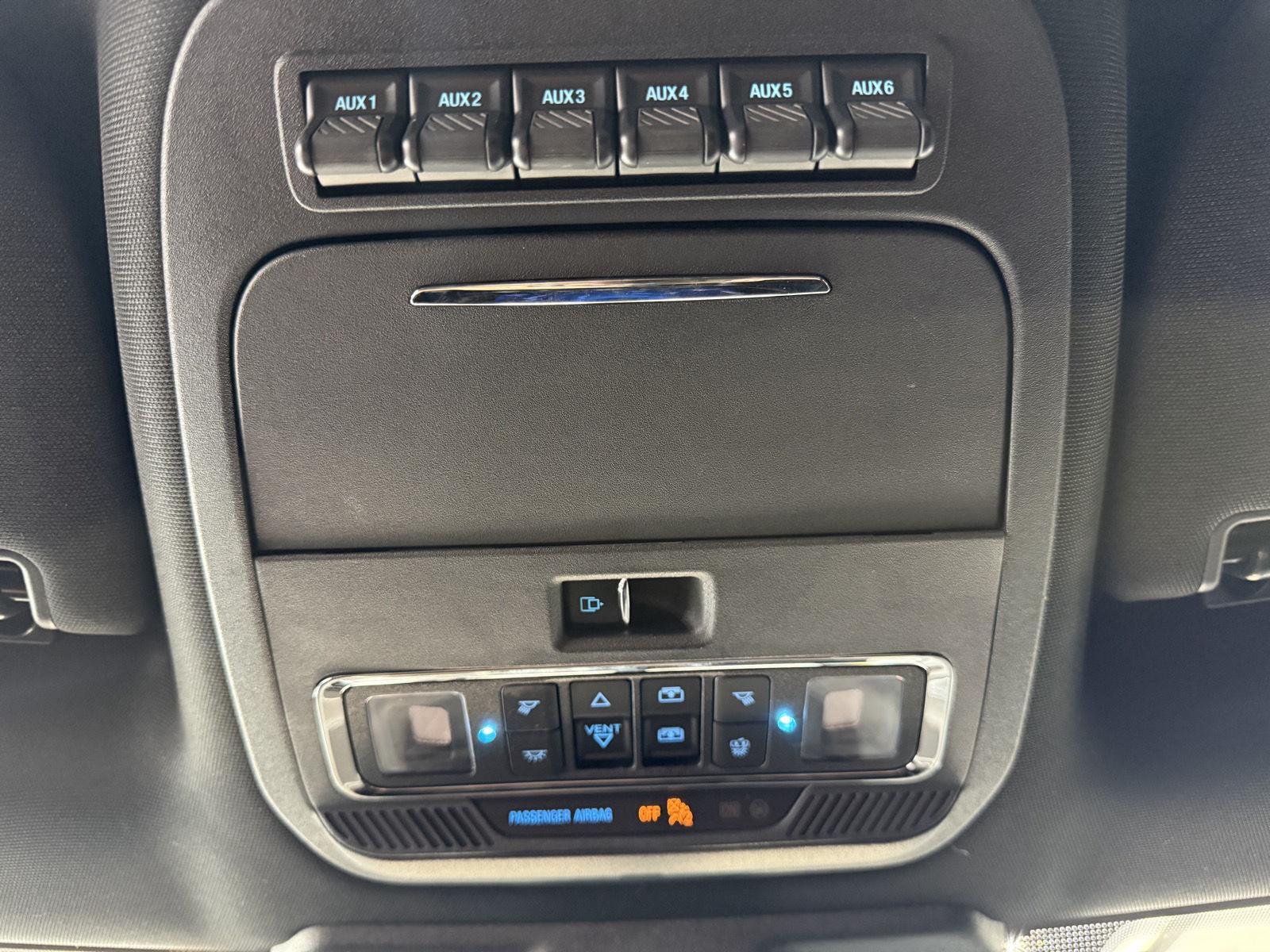 Vehicle photo 28