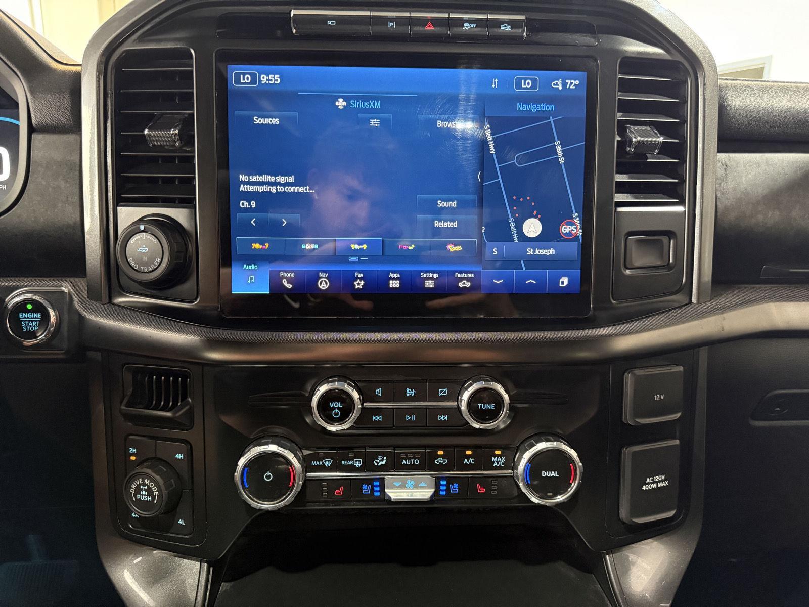 Vehicle photo 30