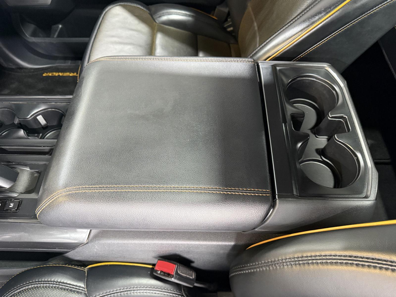 Vehicle photo 34