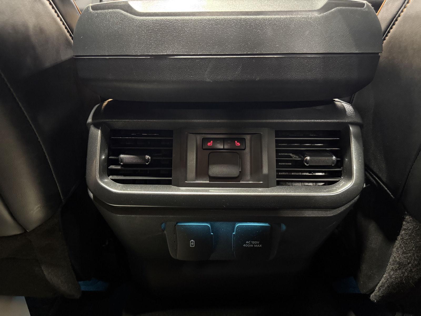 Vehicle photo 35