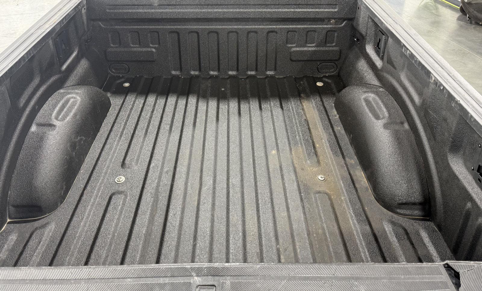 Vehicle photo 37