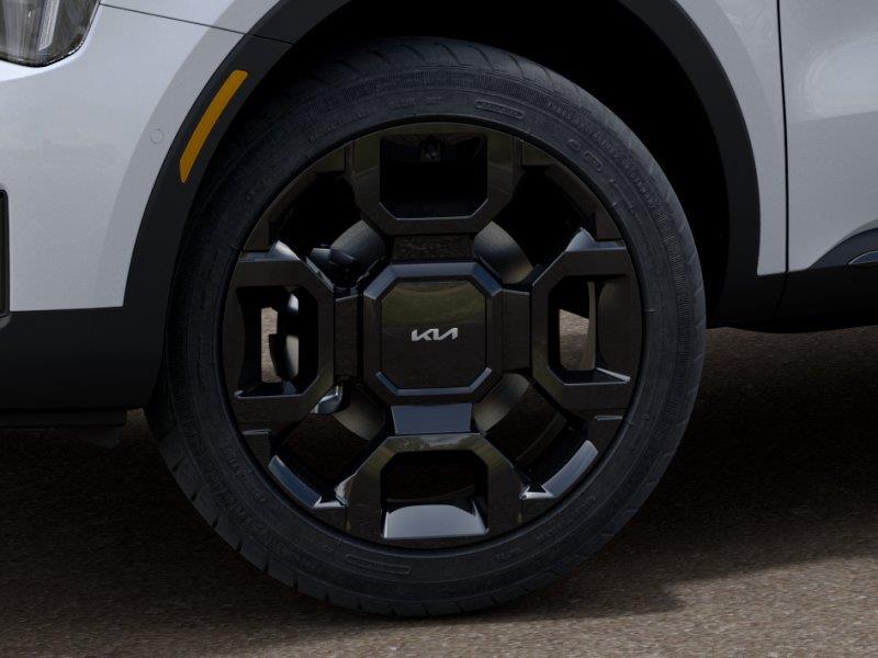 Vehicle photo 9