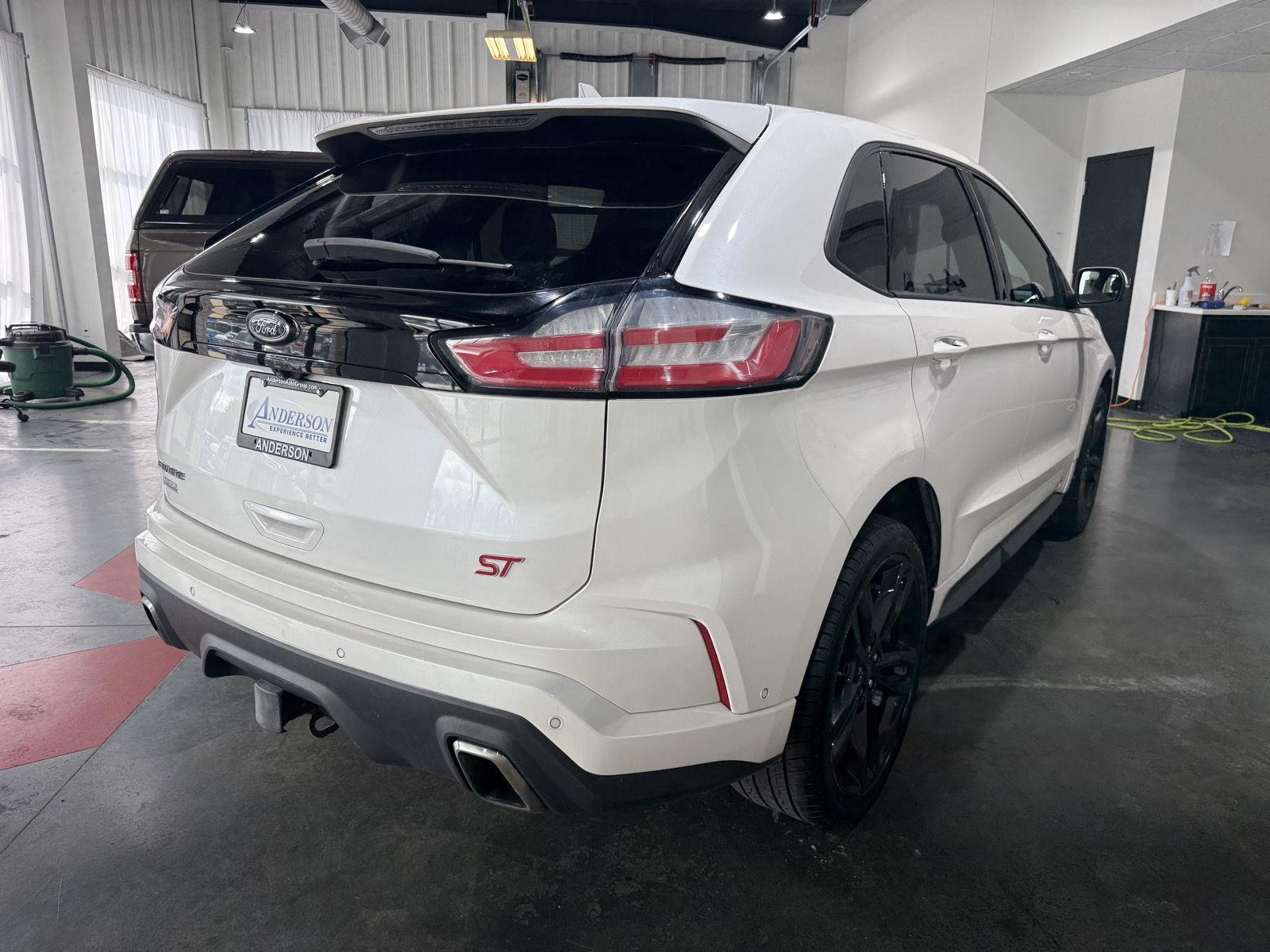 Vehicle photo 7