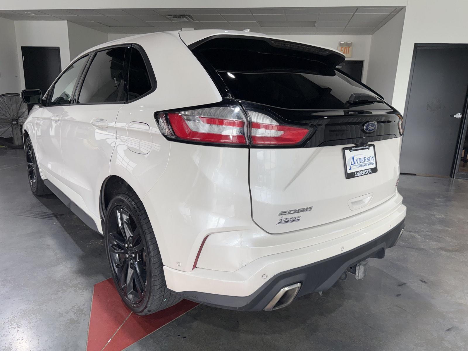 Vehicle photo 9